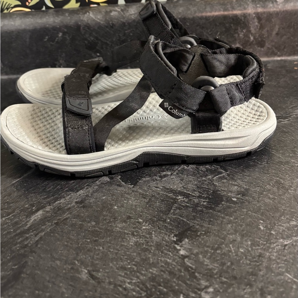Columbia Black and Gray waterproof women’s sandals sz 7 hiking Gorpcore
